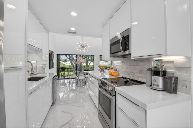 6760 Willow Wood Drive 1204, Boca Raton, FL 33434