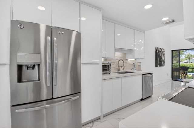 6760 Willow Wood Drive 1204, Boca Raton, FL 33434