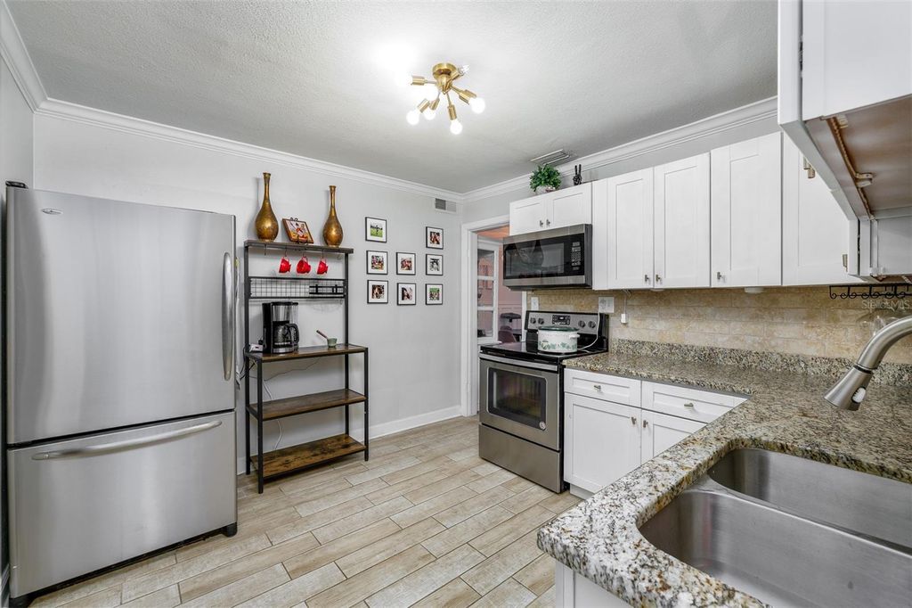 Image 14 of property listing at 1209 E NORTH STREET, Tampa, FL 33604