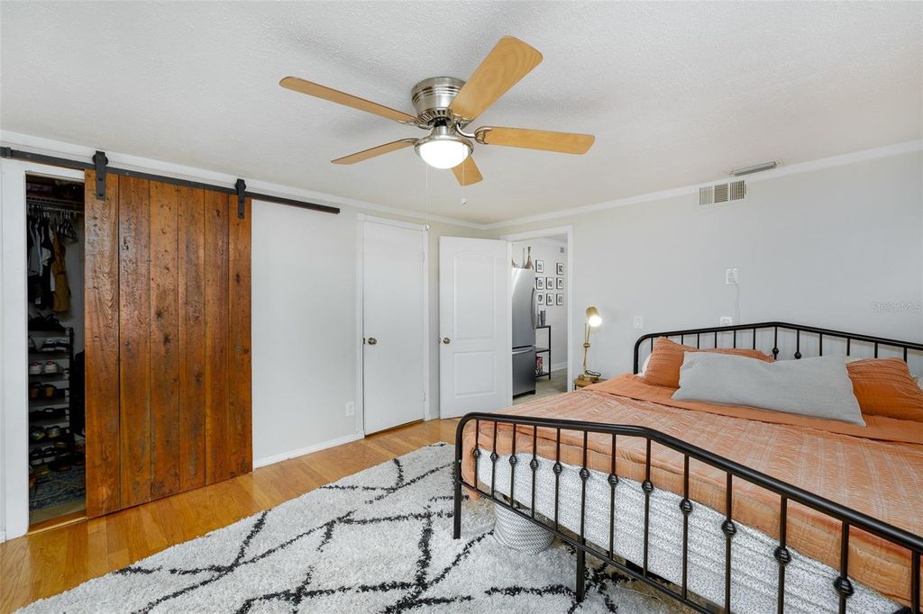 Image 18 of property listing at 1209 E NORTH STREET, Tampa, FL 33604
