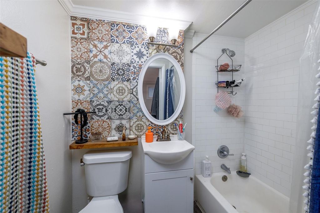 Image 19 of property listing at 1209 E NORTH STREET, Tampa, FL 33604