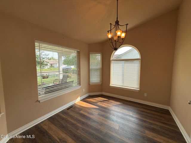 2474 W Berkley LN, Hayden, ID 83835
