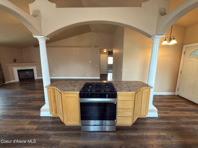 2474 W Berkley LN, Hayden, ID 83835