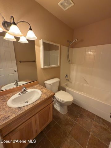 2474 W Berkley LN, Hayden, ID 83835