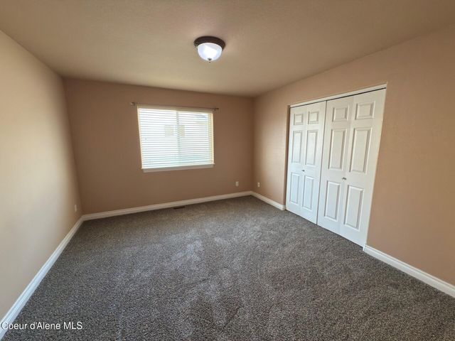 2474 W Berkley LN, Hayden, ID 83835