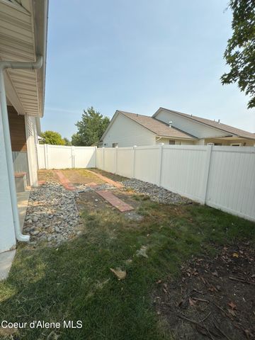 2474 W Berkley LN, Hayden, ID 83835