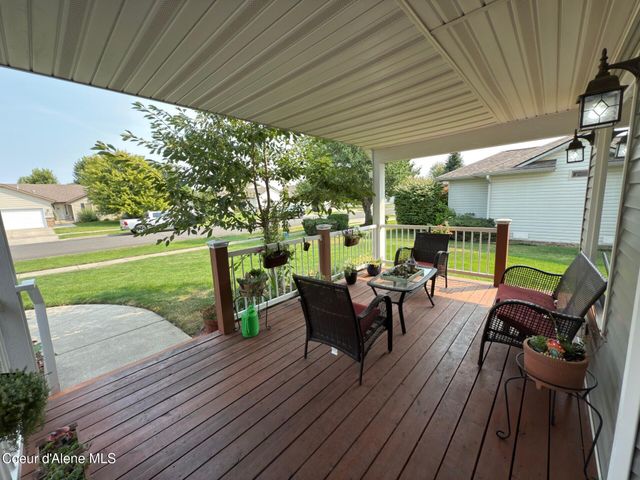 2474 W Berkley LN, Hayden, ID 83835