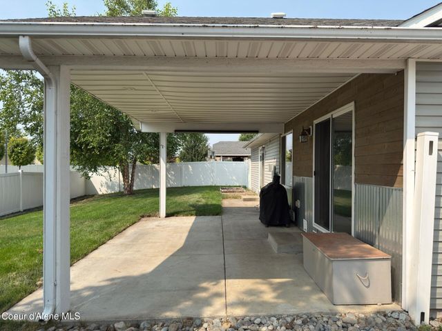 2474 W Berkley LN, Hayden, ID 83835