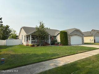 2474 W Berkley LN, Hayden, ID 83835