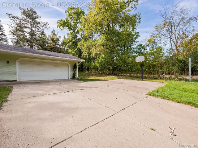 6995 Leytonstone Boulevard, West Bloomfield Charter Township, MI 48322
