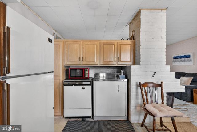2 SILVER BIRCH LN, Levittown, PA 19055