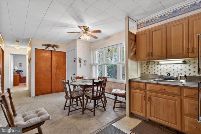 2 SILVER BIRCH LN, Levittown, PA 19055