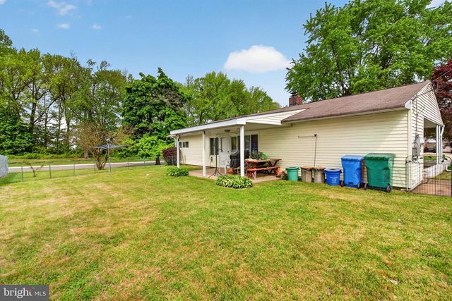2 SILVER BIRCH LN, Levittown, PA 19055