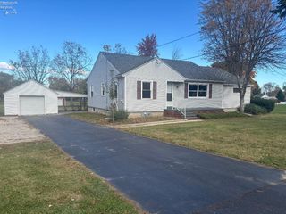 2242 Napoleon Road, Fremont, OH 43420