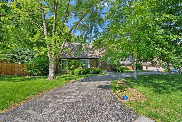 5400 W 84th Terrace W, Prairie Village, KS 66207
