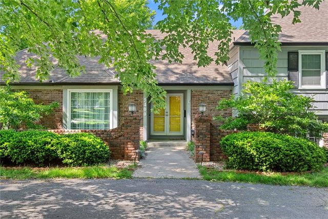 5400 W 84th Terrace W, Prairie Village, KS 66207