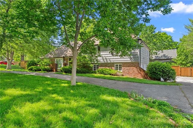 5400 W 84th Terrace W, Prairie Village, KS 66207