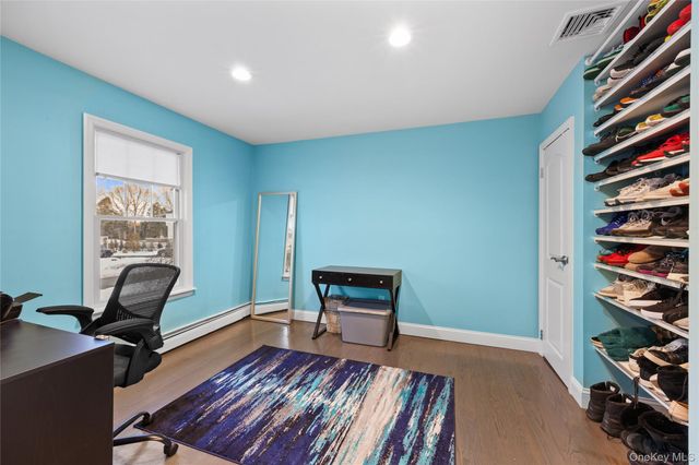 21 Rawlings Drive, Melville, NY 11747