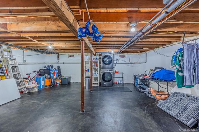 21 Rawlings Drive, Melville, NY 11747