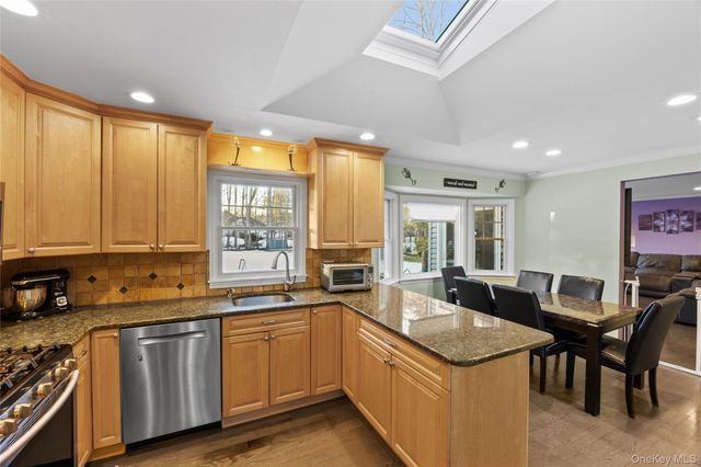 21 Rawlings Drive, Melville, NY 11747