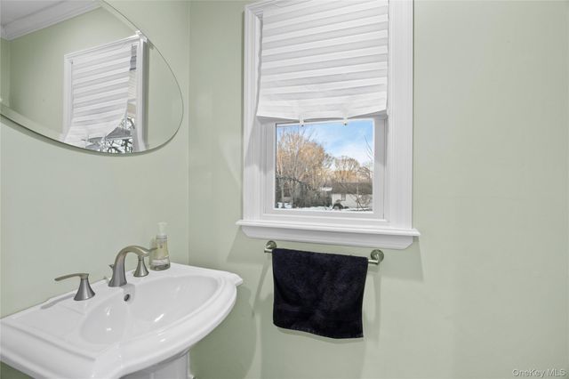 21 Rawlings Drive, Melville, NY 11747