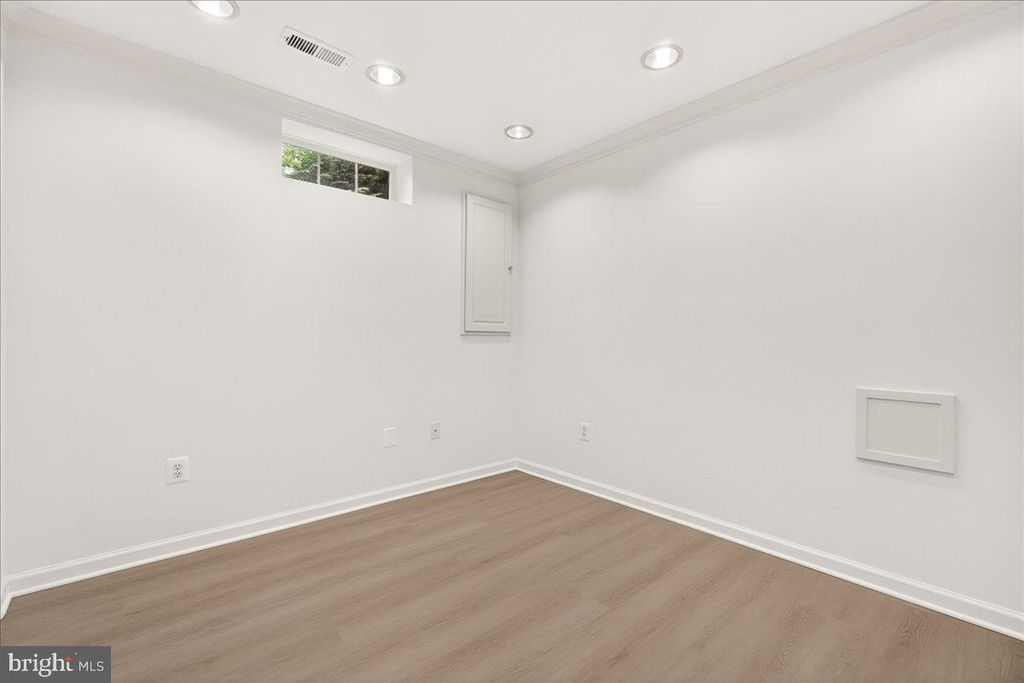 Image 32 of property listing at 1740 DERRS SQ E, Frederick, MD 21701