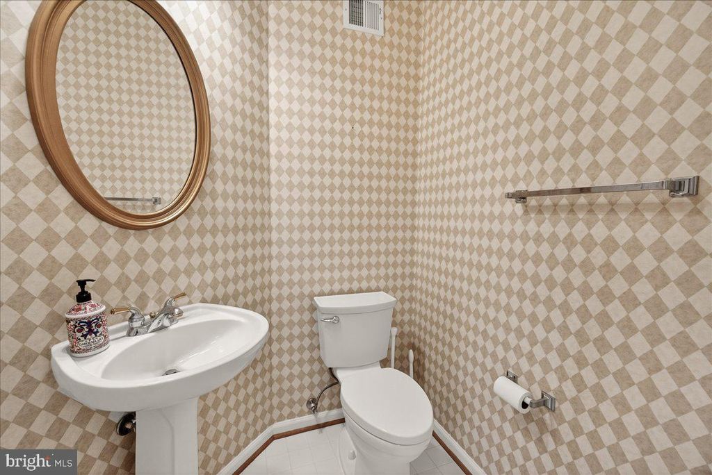 Image 9 of property listing at 1740 DERRS SQ E, Frederick, MD 21701