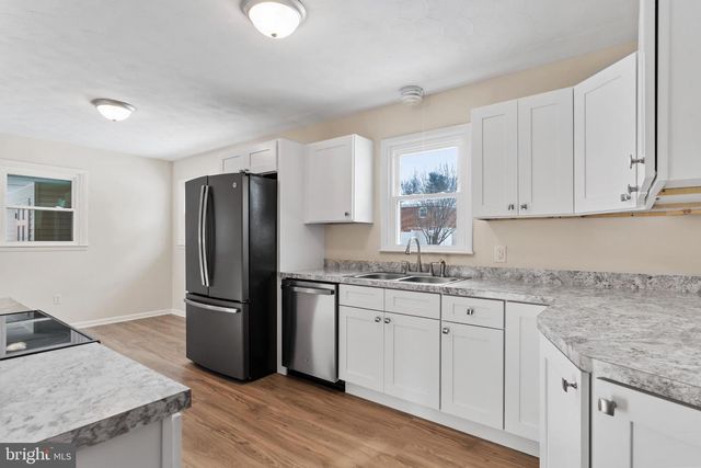 811 W KELLER ST, Mechanicsburg, PA 17055