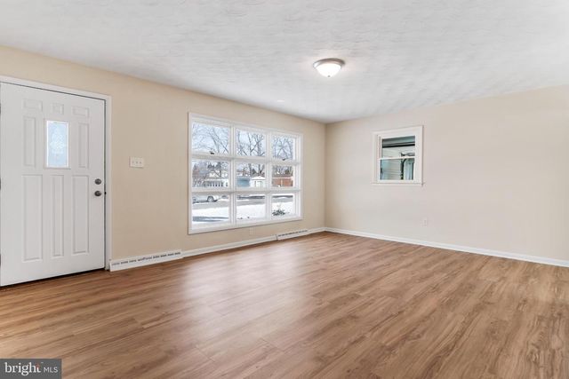 811 W KELLER ST, Mechanicsburg, PA 17055