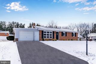 811 W KELLER ST, Mechanicsburg, PA 17055