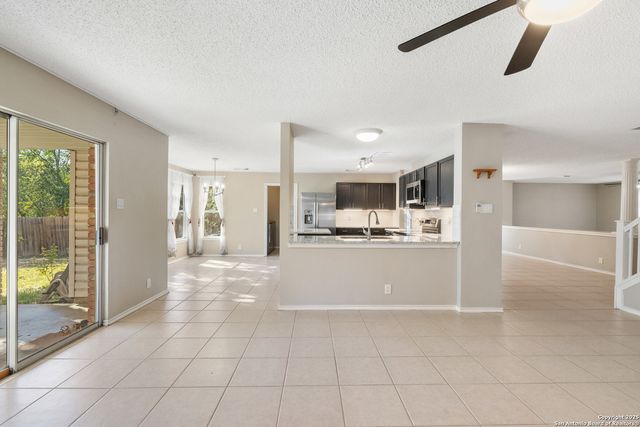 6430 Maverick Trail Dr, San Antonio, TX 78240