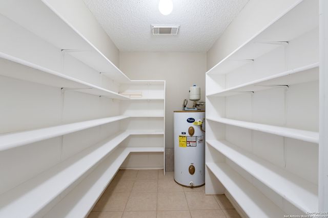 6430 Maverick Trail Dr, San Antonio, TX 78240