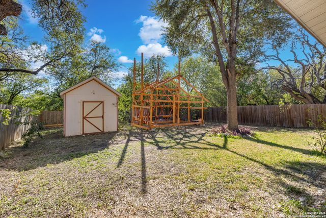 6430 Maverick Trail Dr, San Antonio, TX 78240