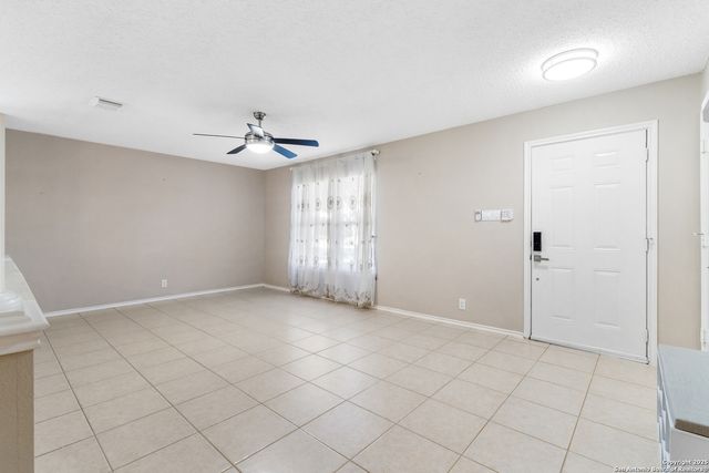 6430 Maverick Trail Dr, San Antonio, TX 78240