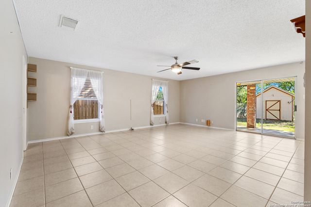 6430 Maverick Trail Dr, San Antonio, TX 78240