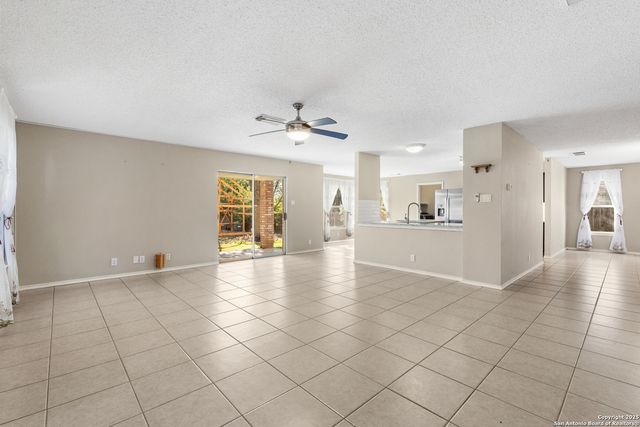 6430 Maverick Trail Dr, San Antonio, TX 78240