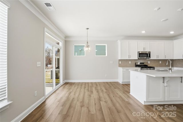 6027 Veld Court, Charlotte, NC 28215