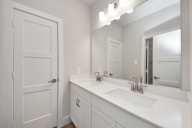 207 Orchard Laurel Drive, Alvin, TX 77511