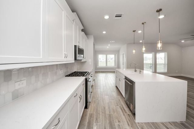 207 Orchard Laurel Drive, Alvin, TX 77511