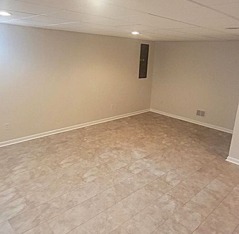 523 E Vanderbilt Drive, Adams Twp, PA 16046