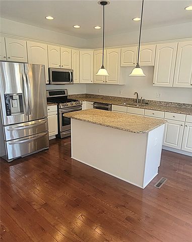 523 E Vanderbilt Drive, Adams Twp, PA 16046