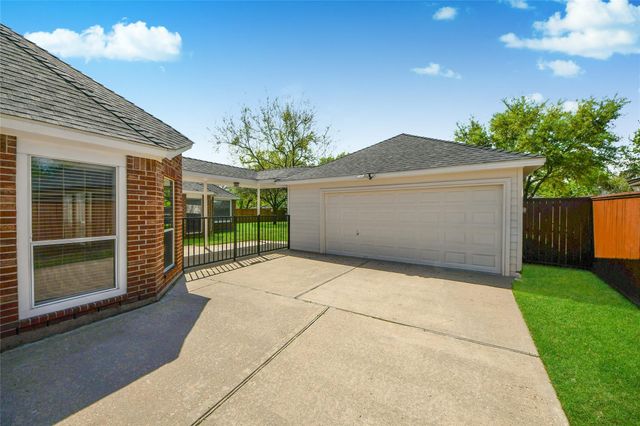 2622 Stonebury Lane, Sugar Land, TX 77479