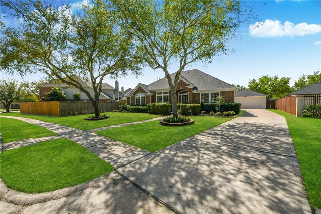 2622 Stonebury Lane, Sugar Land, TX 77479