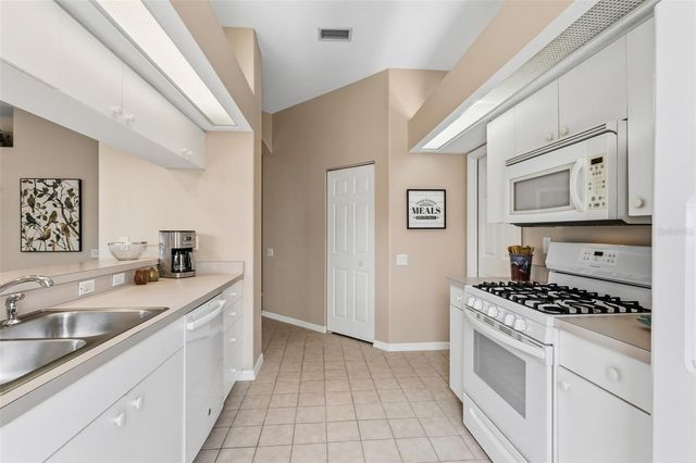 8752 52ND DRIVE E, Bradenton, FL 34211