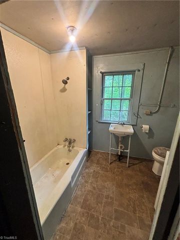 215 upton Street, Randleman, NC 27317