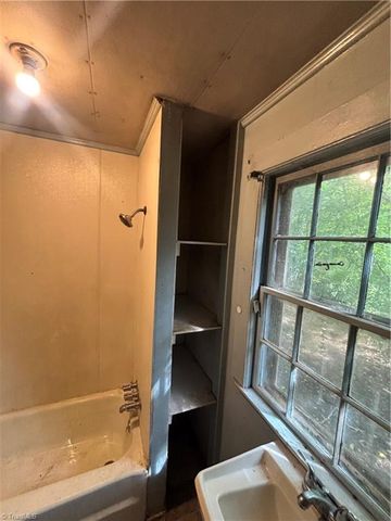215 upton Street, Randleman, NC 27317