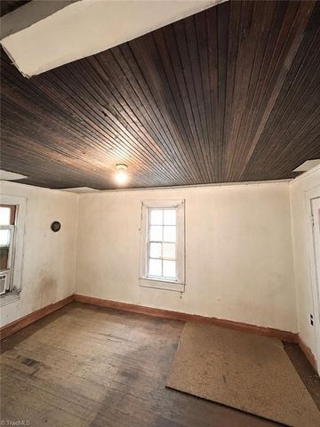 215 upton Street, Randleman, NC 27317
