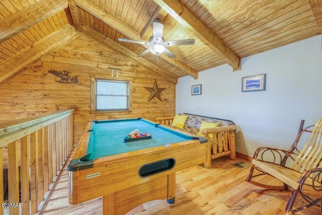 1136 E Foothills Drive, Gatlinburg, TN 37738