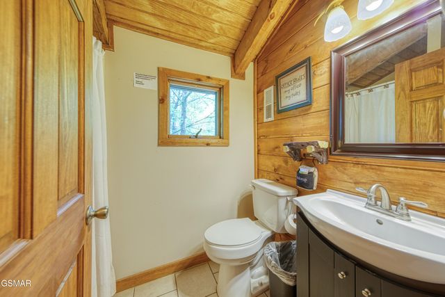 1136 E Foothills Drive, Gatlinburg, TN 37738