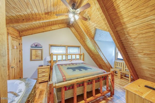 1136 E Foothills Drive, Gatlinburg, TN 37738